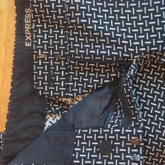 Express Columnist Pants Black/White Patterned 4R - Picture 3 of 9